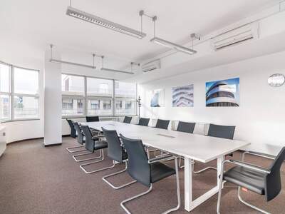 Office / Business provisionsfrei mieten in 6060 Tirol