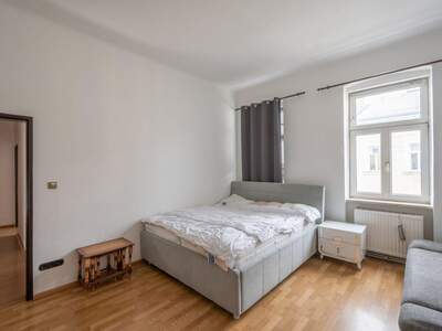 Altbauwohnung mit Balkon kaufen in 1120 Wien (Bild 1)