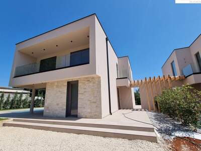 Haus kaufen in 52440 Porec (Bild 2)