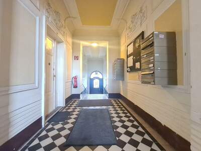 Altbauwohnung kaufen in 1130 Wien (Bild 2)