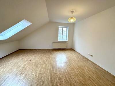 Altbauwohnung mit Balkon mieten in 8010 Graz (Bild 4)