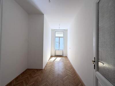 Altbauwohnung mit Balkon mieten in 1010 Wien (Bild 4)