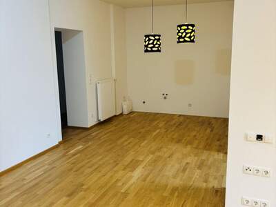 Altbauwohnung mit Balkon kaufen in 8020 Graz (Bild 2)