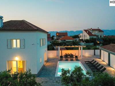 Haus mit Garten kaufen in 23000 Zadar (Bild 1)