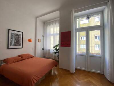Altbauwohnung mit Balkon kaufen in 1070 Wien (Bild 2)