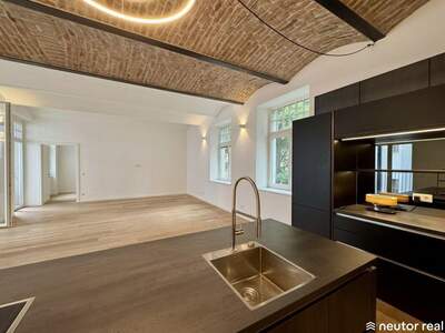 Altbauwohnung mit Balkon kaufen in 1100 Wien (Bild 1)