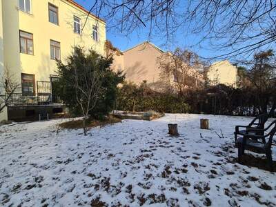 Altbauwohnung mit Balkon kaufen in 1130 Wien (Bild 1)
