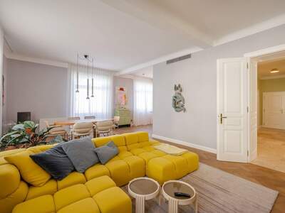 Altbauwohnung mit Balkon kaufen in 1180 Wien (Bild 2)