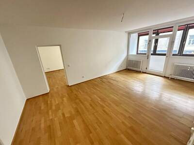 Altbauwohnung mit Balkon mieten in 8020 Graz (Bild 2)