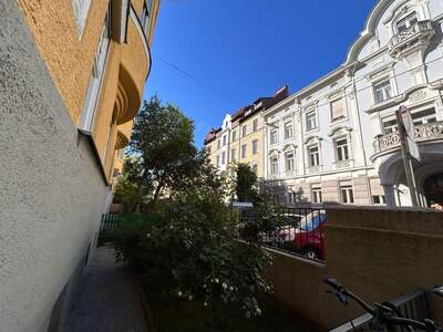 Altbauwohnung mit Balkon kaufen in 8010 Graz (Bild 1)