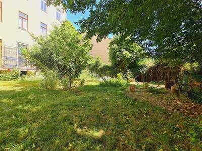 Altbauwohnung mit Balkon kaufen in 1130 Wien (Bild 3)