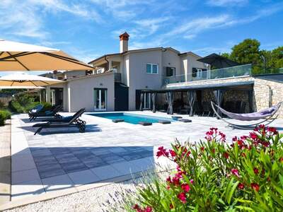 Haus mit Garten kaufen in 52220 Stanišovi (Bild 1)