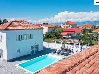 Haus mit Garten kaufen in 23000 Zadar (Bild 2)