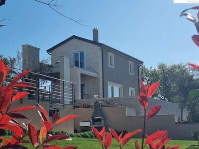 Haus kaufen in 52440 Porec (Bild 1)