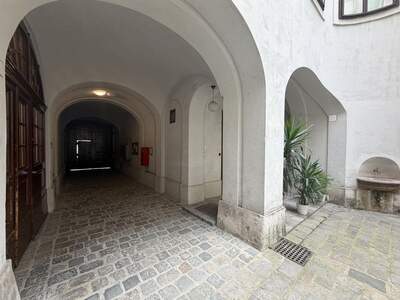 Altbauwohnung mieten in 1010 Wien (Bild 1)