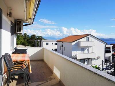 Wohnung mit Balkon kaufen in 51260 Crikvenica (Bild 1)