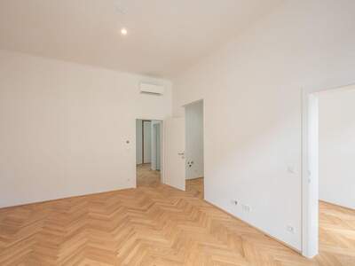 Altbauwohnung mit Balkon kaufen in 1050 Wien (Bild 2)