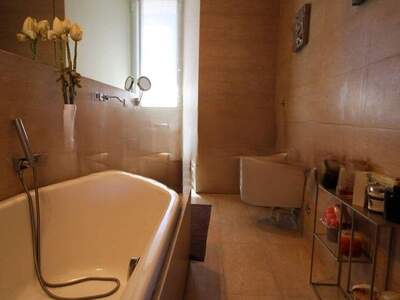 Wohnung mit Balkon kaufen in 20149 Milano (Bild 2)