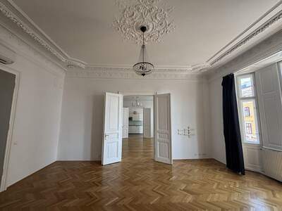 Altbauwohnung mit Balkon mieten in 1090 Wien (Bild 1)