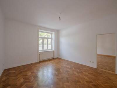 Altbauwohnung mit Balkon kaufen in 1130 Wien (Bild 2)