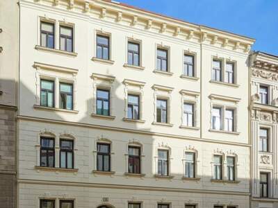 Altbauwohnung mit Balkon kaufen in 1180 Wien
