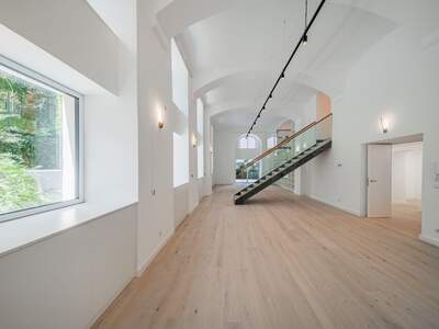 Altbauwohnung mit Balkon kaufen in 1040 Wien (Bild 1)