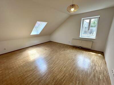 Altbauwohnung mit Balkon mieten in 8010 Graz (Bild 2)