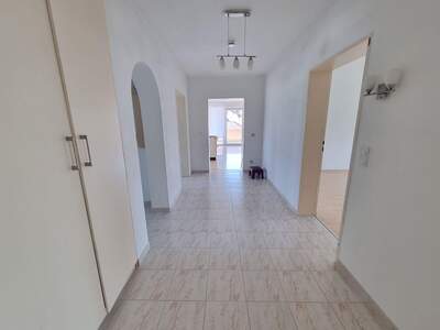 Wohnung mit Balkon kaufen in 83395 Freilassing (Bild 2)