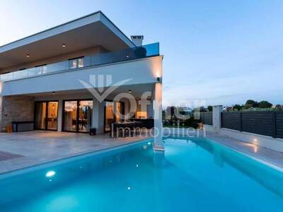 Haus kaufen in 52440 Porec (Bild 2)