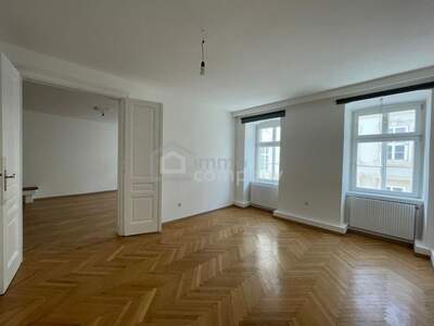 Altbauwohnung mit Balkon kaufen in 2700 Wiener Neustadt (Bild 1)