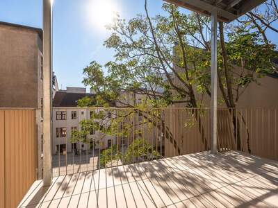 Altbauwohnung mit Balkon kaufen in 1050 Wien (Bild 1)