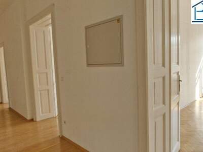 Altbauwohnung mit Balkon mieten in 8010 Graz (Bild 2)