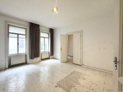 Altbauwohnung mit Balkon kaufen in 1070 Wien (Bild 2)