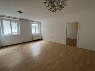 Altbauwohnung mit Balkon mieten in 8020 Graz (Bild 2)