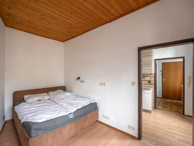 Altbauwohnung mit Balkon kaufen in 1120 Wien (Bild 2)
