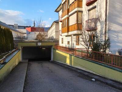 Altbauwohnung mit Balkon kaufen in 9500 Villach (Bild 2)