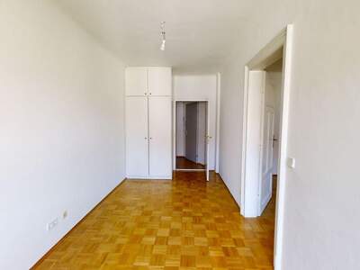Altbauwohnung mit Balkon mieten in 8010 Graz (Bild 4)