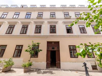 Altbauwohnung kaufen in 1070 Wien (Bild 2)