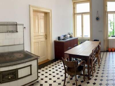 Altbauwohnung mit Balkon mieten in 1010 Wien (Bild 3)