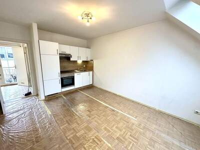 Altbauwohnung mit Balkon mieten in 8020 Graz (Bild 2)