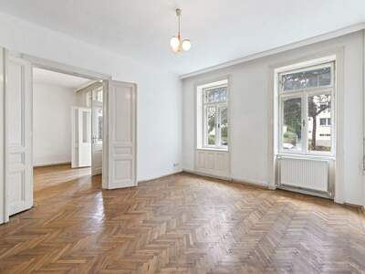 Altbauwohnung mit Balkon kaufen in 1140 Wien (Bild 1)