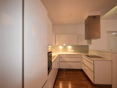 Altbauwohnung mit Balkon mieten in 5020 Salzburg (Bild 4)