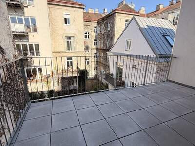 Wohnung mit Balkon kaufen in 1050 Wien (Bild 2)