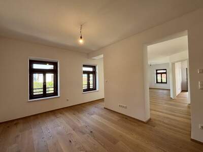 Wohnung mit Balkon kaufen in 83395 Freilassing (Bild 2)