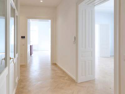 Altbauwohnung mit Balkon mieten in 1080 Wien (Bild 4)