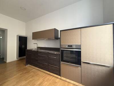 Altbauwohnung mit Balkon mieten in 8020 Graz (Bild 1)