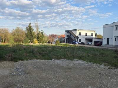 Grundstück kaufen in 4910 Ried