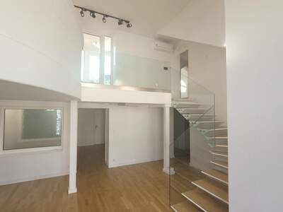 Altbauwohnung mit Balkon mieten in 1090 Wien (Bild 2)