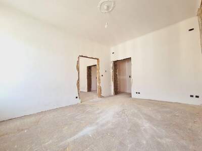 Altbauwohnung mit Balkon kaufen in 1130 Wien (Bild 2)