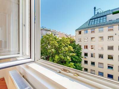 Altbauwohnung mit Balkon kaufen in 1070 Wien (Bild 3)